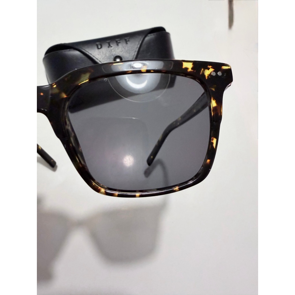 DIFF Billie Polarized Tortoise Sunglasses One Size Brown Black - Picture 3 of 11